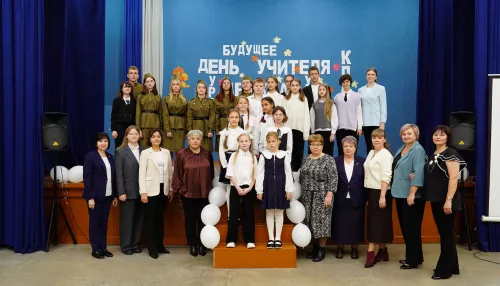 В школах Барнаула продолжат развивать театральные кружки и хоровое пение
