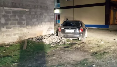 В Республике Алтай бесправный водитель устроил ДТП и сбежал