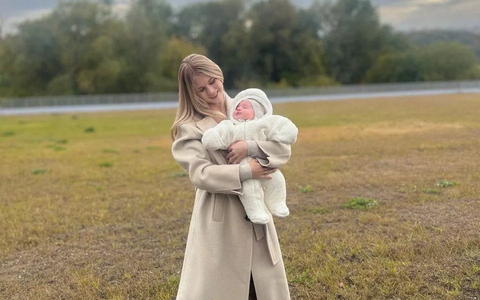 Александра Трусова показала трогательные снимки с двухмесячным сыном