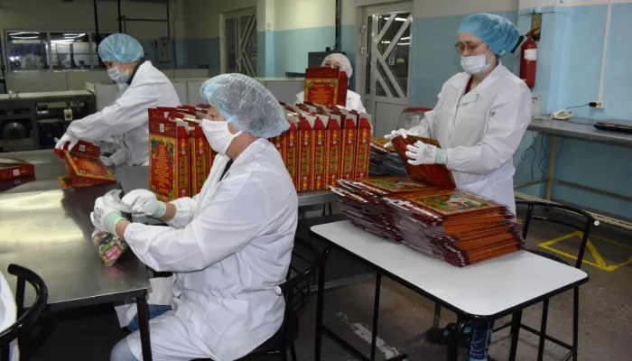 Ивановская фирма продолжает биться за поставку новогодних подарков в алтайские школы