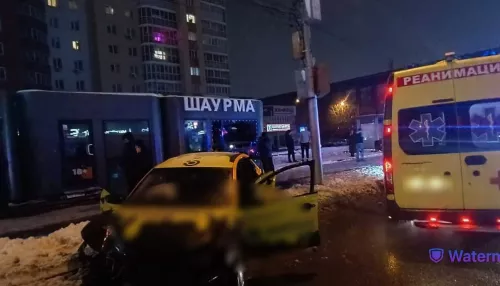 Молодой водитель сбил шесть человек на остановке в Новосибирске