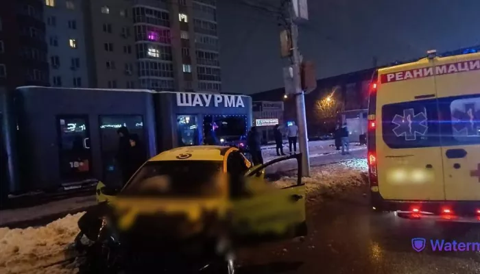 Молодой водитель сбил шесть человек на остановке в Новосибирске