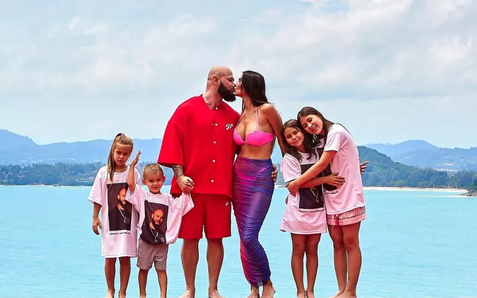 Оксана Самойлова погрузила детей в автодом и отправилась в Суздаль. Фото