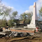 Обелиск борцам за советскую власть в Бийске приводят в порядок. Фото