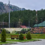 Сочные краски экстрима: скейт-парк Манжерока превратился в яркий арт-объект. Фото