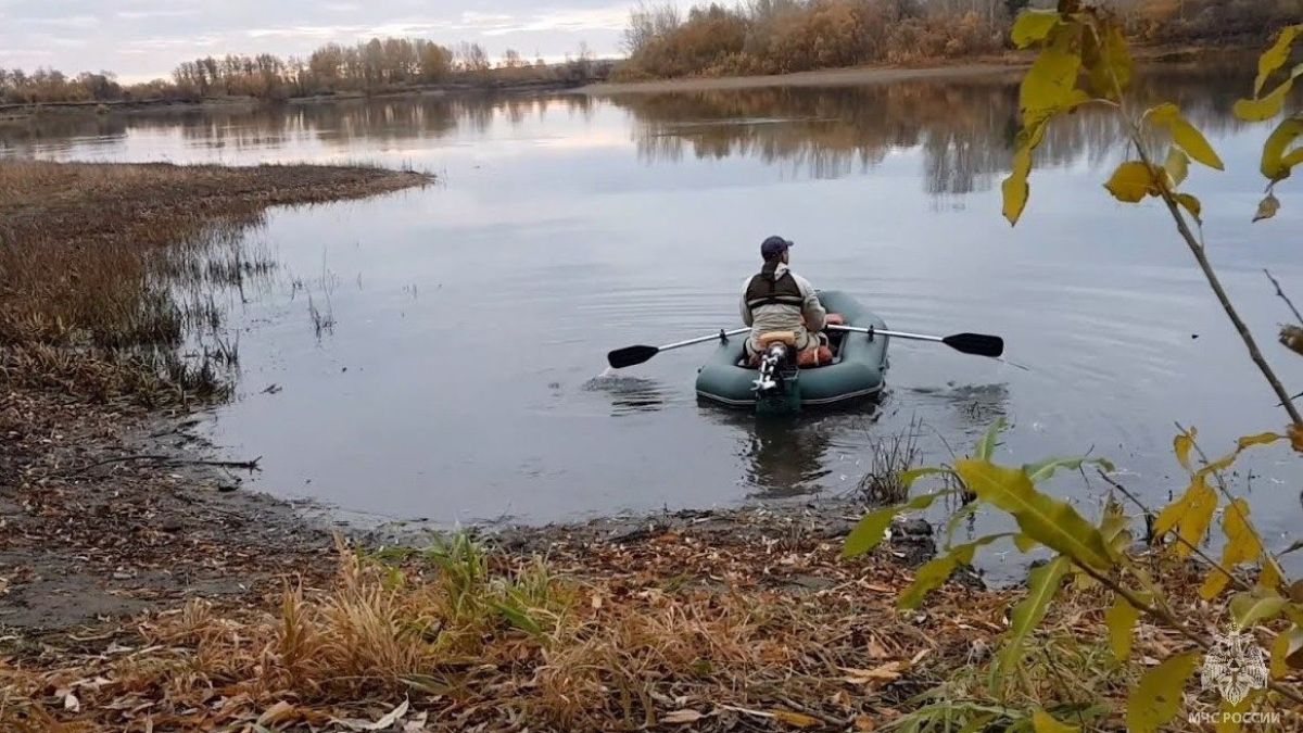 Поиски пропавших на водоеме
