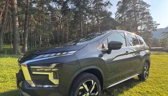 Mitsubishi Xpander с атермальным стеклом и небольшим пробегом продают в Горном Алтае