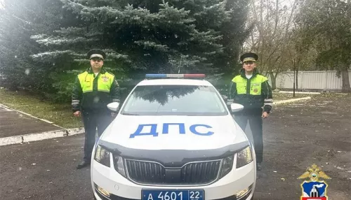 Сотрудники ДПС в Барнауле спасли жизнь женщине с кровотечением