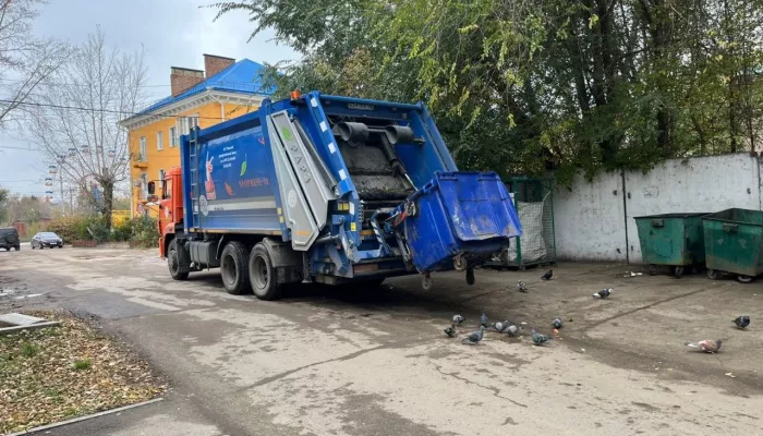 Новые мусоровозы вышли на работу в Каменской и Рубцовской зонах