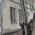 Трехлетний мальчик заперся в квартире в Барнауле, пришлось звать МЧС