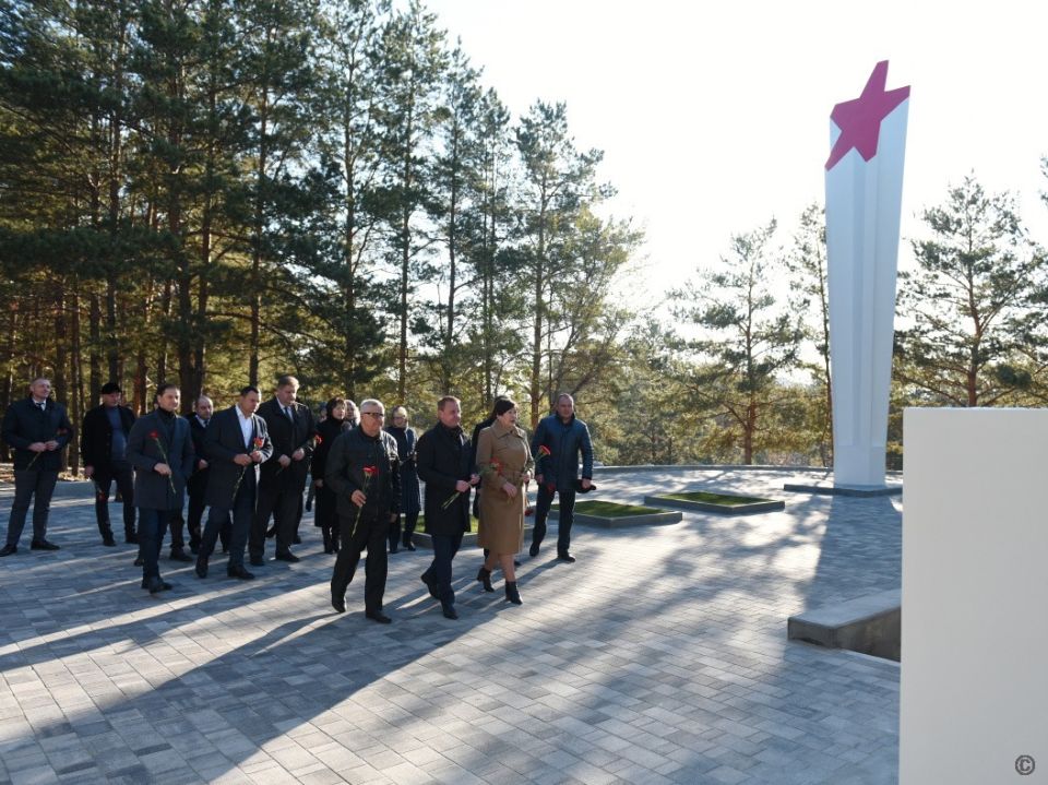 Памятник воинам, погибшим от ран в госпиталях города Барнаула в годы Великой Отечественной войны 1941-1945 годов Памятник воинам, погибшим от ран в госпиталях города Барнаула в годы Великой Отечественной войны 1941-1945 годов