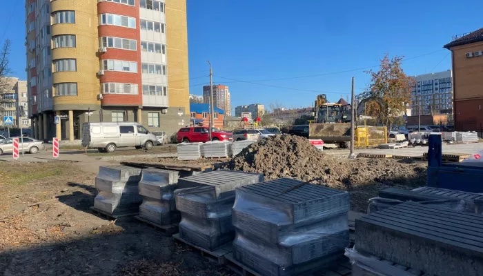 Как сейчас выглядит будущий сквер в центре Барнаула на месте аварийного дома. Фото