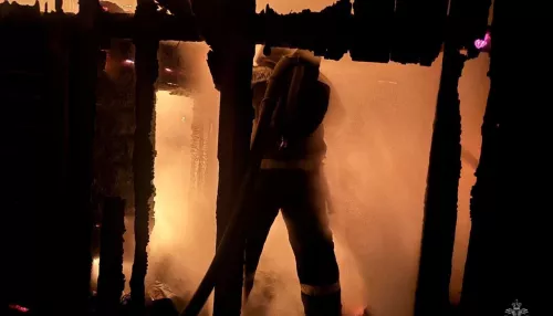 Огненная ночь: три крупных пожара потушили в Алтайском крае