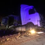 Смертельное ДТП на новосибирской трассе: легковушка протаранила два грузовика