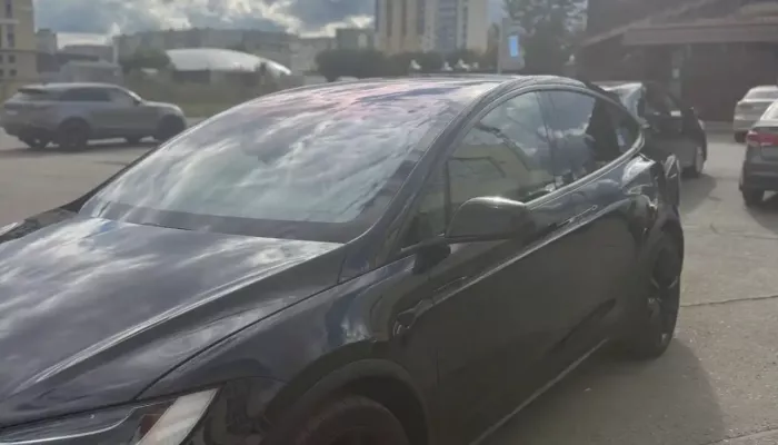 Электродвигатель и 525 лошадей: в Барнауле продают Tesla Model X