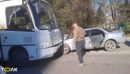 Компания молодых людей устроила двойное ДТП в Новоалтайске