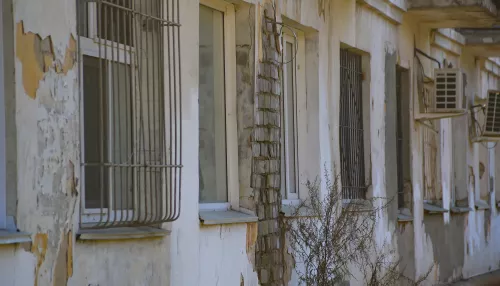 Жители еще одного барнаульского дома вступили в спор с УК из-за ароматных подвалов