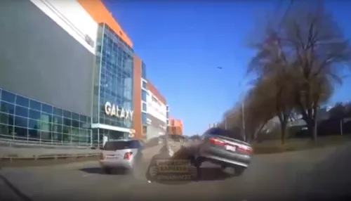 Эффектное ДТП с четырьмя авто в Барнауле попало на видео