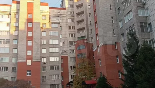 Квартиру с соседями-миллионерами, зимним садом и тремя туалетами продают в Барнауле