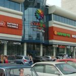 Тысячи людей эвакуировали 8 мая из торговых центров Барнаула