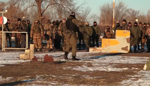 Александр Романенко вручил медаль Отец солдата жителю Локтевского района