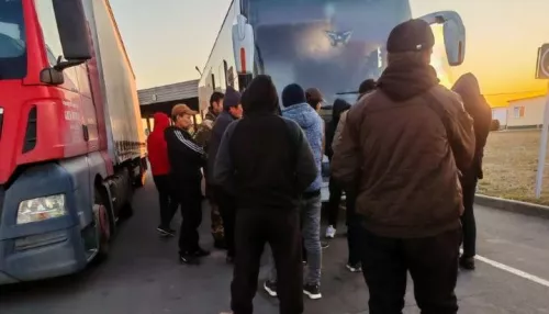 Более 30 нелегальных вахтовиков-мигрантов задержали в Алтайском крае и выдворили