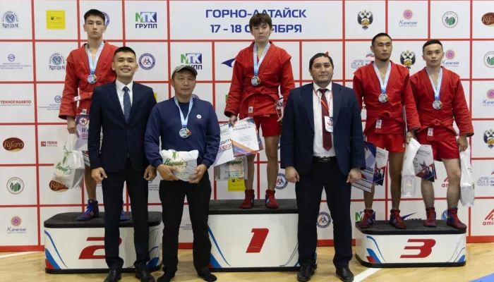 Четыре спортсмена Республики Алтай стали мастерами спорта по самбо
