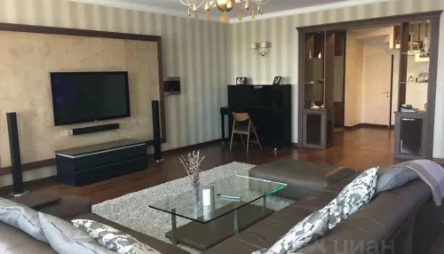 Двухуровневую квартиру с дизайнерским ремонтом продают за 32 млн в Барнауле. Фото