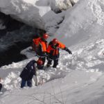 Поиски попавших под лавину на Алтае туристов приостановлены на 1,5 месяца