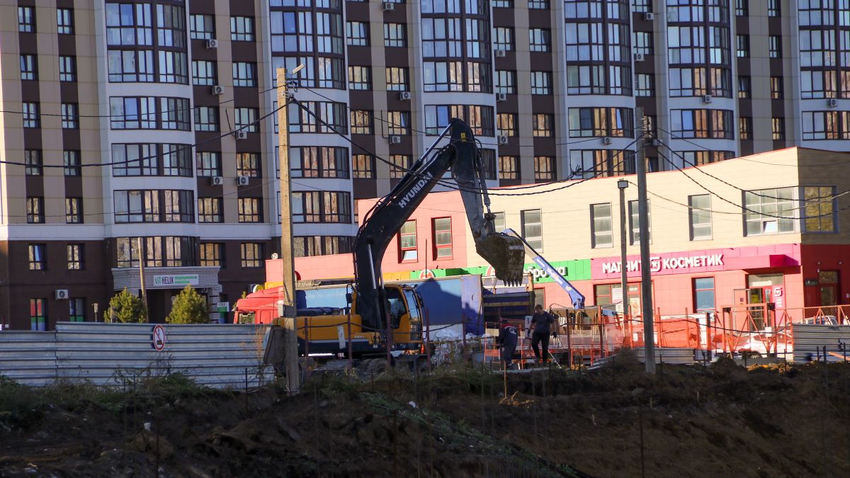 Строительство здания для филиала Городской поликлиники №9 в Барнауле. Октябрь 2025 года