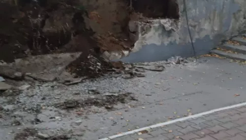 В Барнауле ремонтируют аварийные подпорные стенки на Красноармейском проспекте