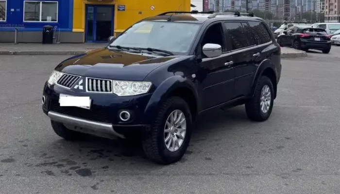 Не боящийся морозов рамный Mitsubishi для бездорожья продают в Горном Алтае. Фото