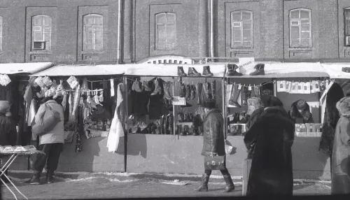 От БУМа до палаток: какими были магазины, базары и киоски в прошлом веке. Фотохроника