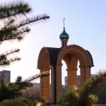 Купол над сквером: в Барнауле построили часовню с фонтаном и крещенской купелью. Фото