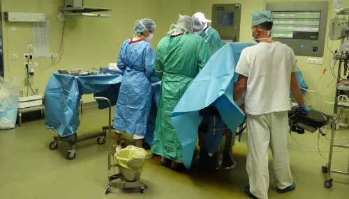 Количество операций в центре травматологии Барнаула вырастет на тысячу в год