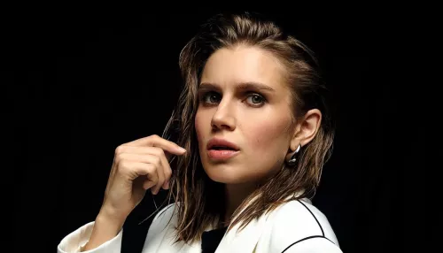 Дарья Мельникова вышла в свет с тремя детьми и новым мужем