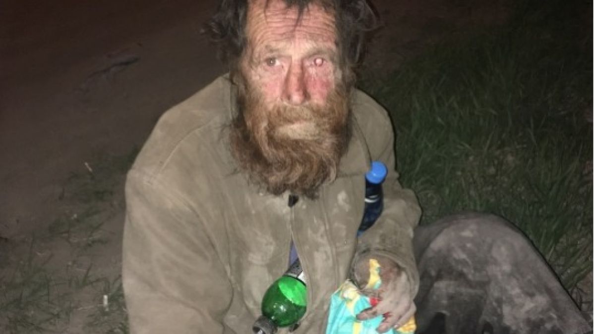 Бездомного мужчину из Барнаула нашли в Омске