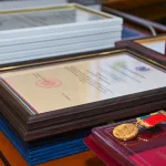 В Барнауле к празднику наградили работников дорожного хозяйства и транспорта. Фото