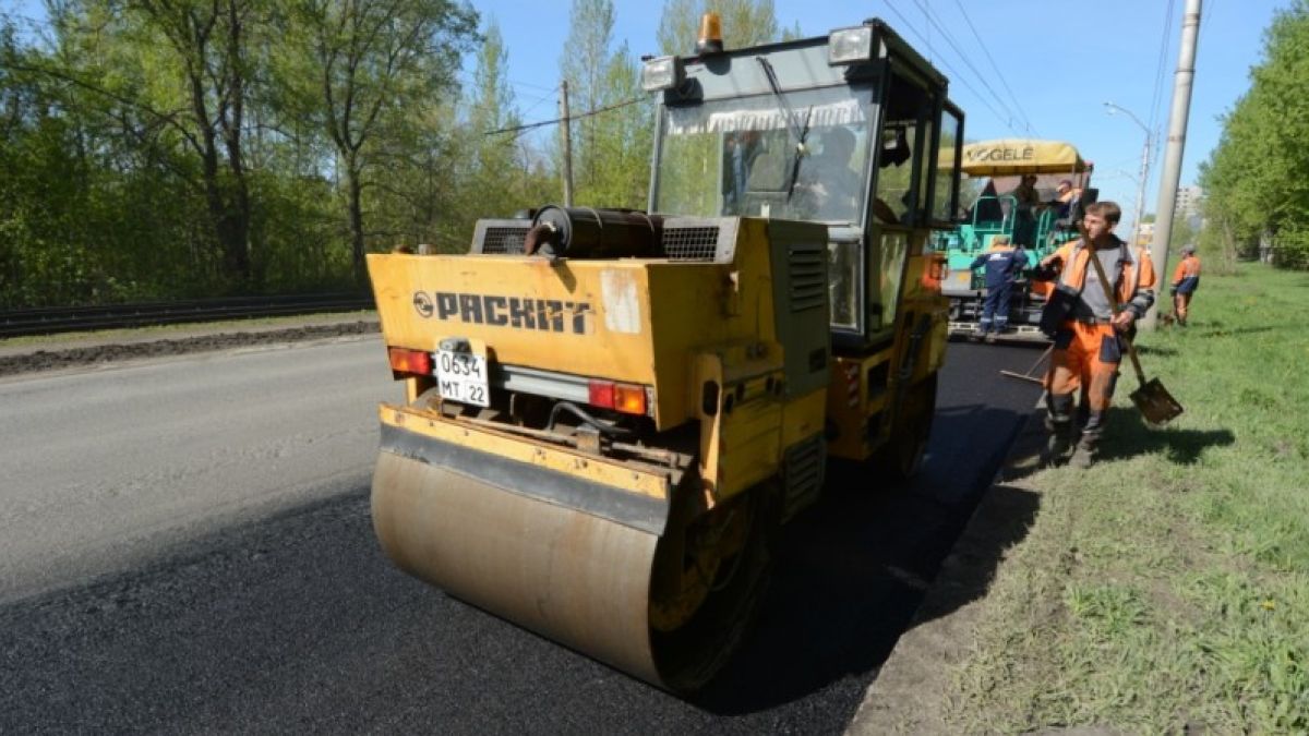 Ремонт дорог идет на 14 улицах Барнаула: где исчезнут ямы и выбоины?