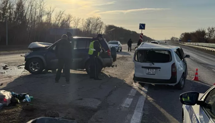 Две Toyota разбились в жестком ДТП недалеко от Березовки в Барнауле Две Toyota разбились в жестком ДТП недалеко от Березовки в Барнауле