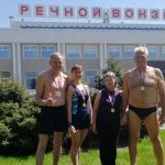 Алтайские моржи переплыли Обь в Барнауле в честь дня рождения Виктора Томенко