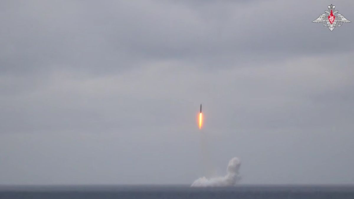 Пуск ракеты "Синева"