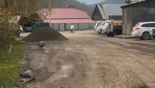 Ждем снега: жители старого центра в Горно-Алтайске не могут добиться ремонта дороги