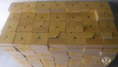 Таможенники из Алтайского края остановили на границе фуру с украинским шоколадом