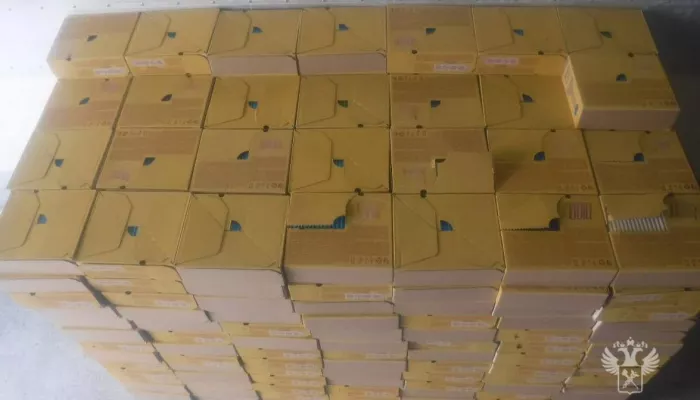 Таможенники из Алтайского края остановили на границе фуру с украинским шоколадом Таможенники из Алтайского края остановили на границе фуру с украинским шоколадом