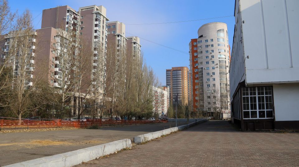 Начало демонтажа конструкций здания на пр. Красноармейском, 36. Октябрь 2025 года Начало демонтажа конструкций здания на пр. Красноармейском, 36. Октябрь 2025 года