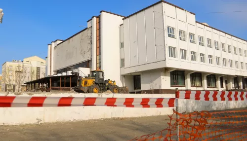 Последние ноты Оперы: в центре Барнаула разбирают легенду клубной жизни. Фото