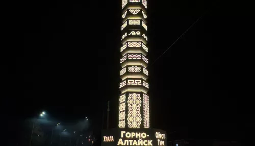 Стилизованный под коновязь арт-объект появился на въезде в Горно-Алтайск