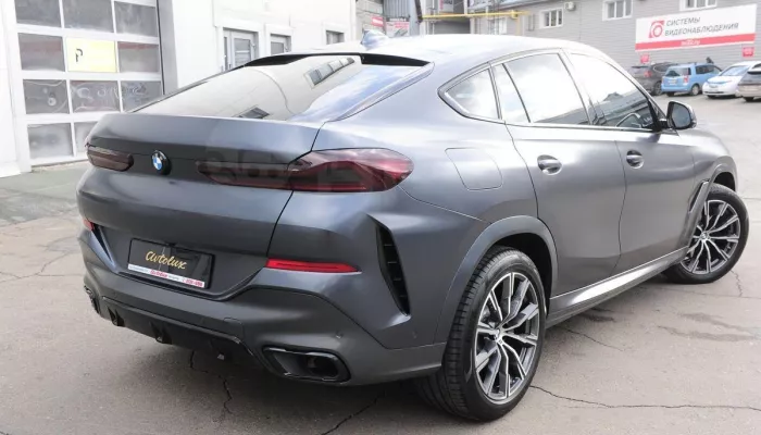 Матовый BMW с черным потолком и в дорогой коже продают в Барнауле. Фото Матовый BMW с черным потолком и в дорогой коже продают в Барнауле. Фото