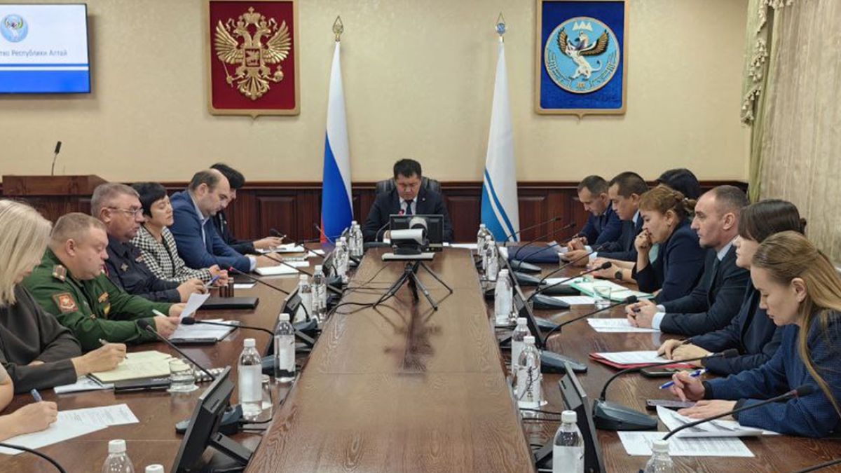 В Республике Алтай поддержали проект о квотах для трудоустройства участников СВО Заседание межведомственной комиссии по поддержке участников СВО и членов их семей